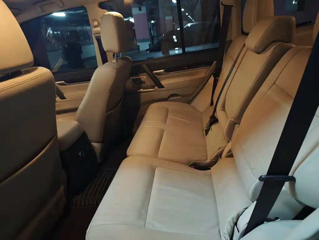 Mitsubishi Pajero (Import) — миниатюра 7