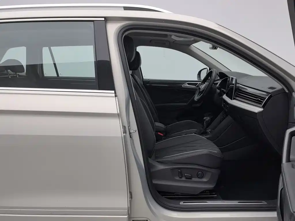 Volkswagen Tiguan L — миниатюра 23