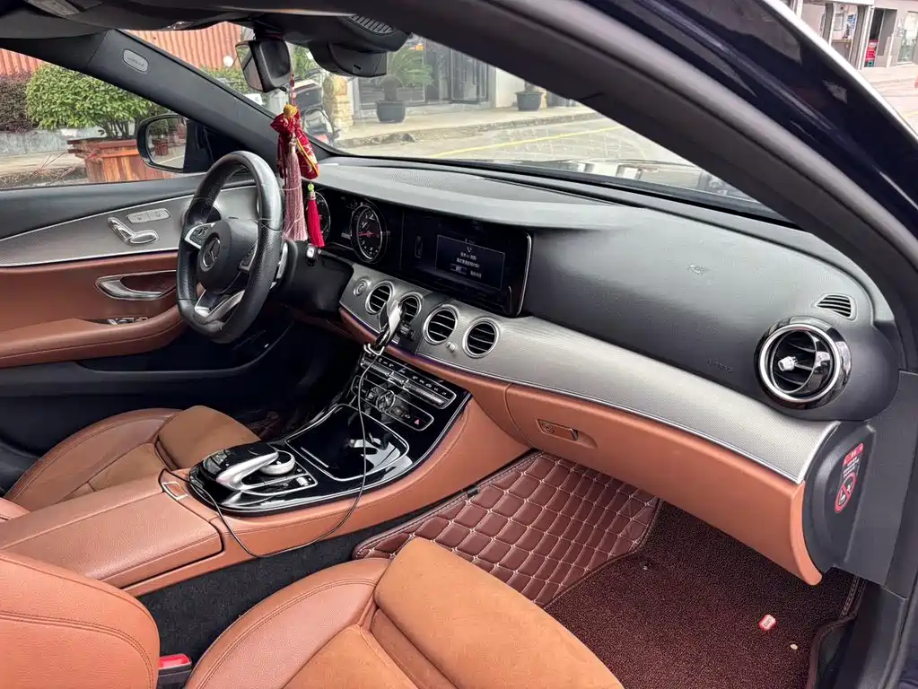 Mercedes-Benz E-Class — миниатюра 9