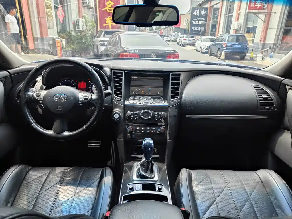 Infiniti FX — миниатюра 11