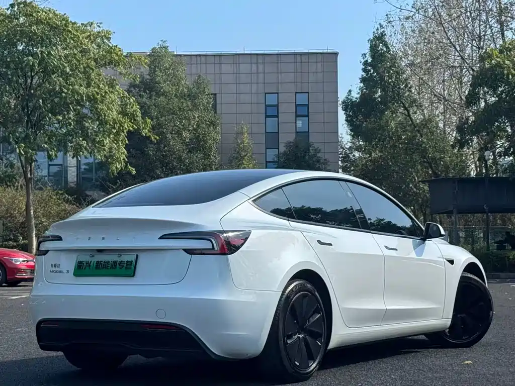 Tesla Model 3 2023 — фото 10