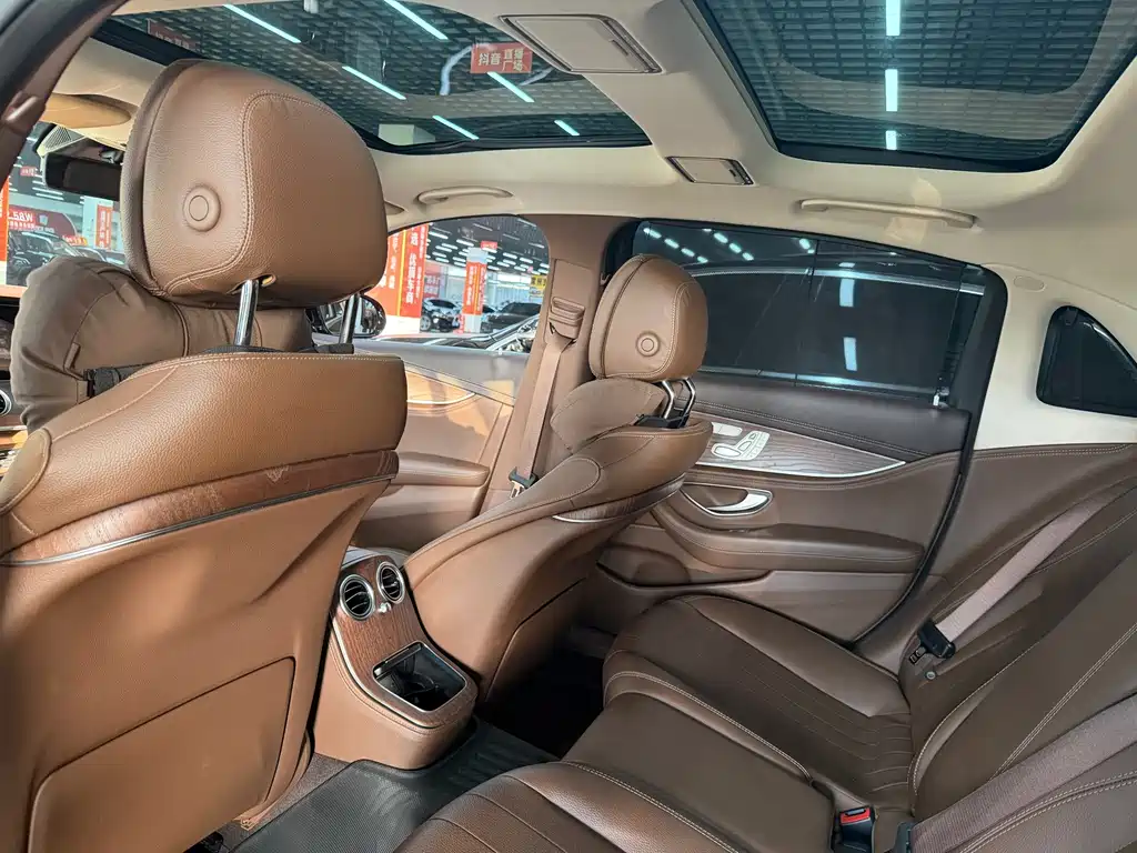 Mercedes-Benz E-Class — миниатюра 8