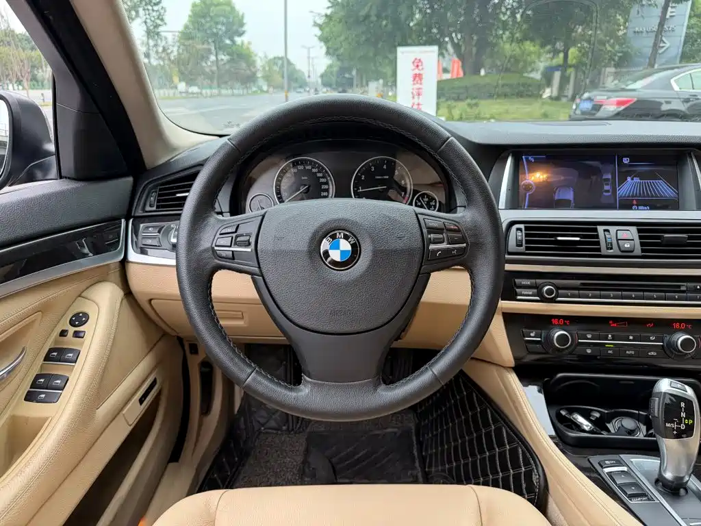 BMW 5 Series — миниатюра 14