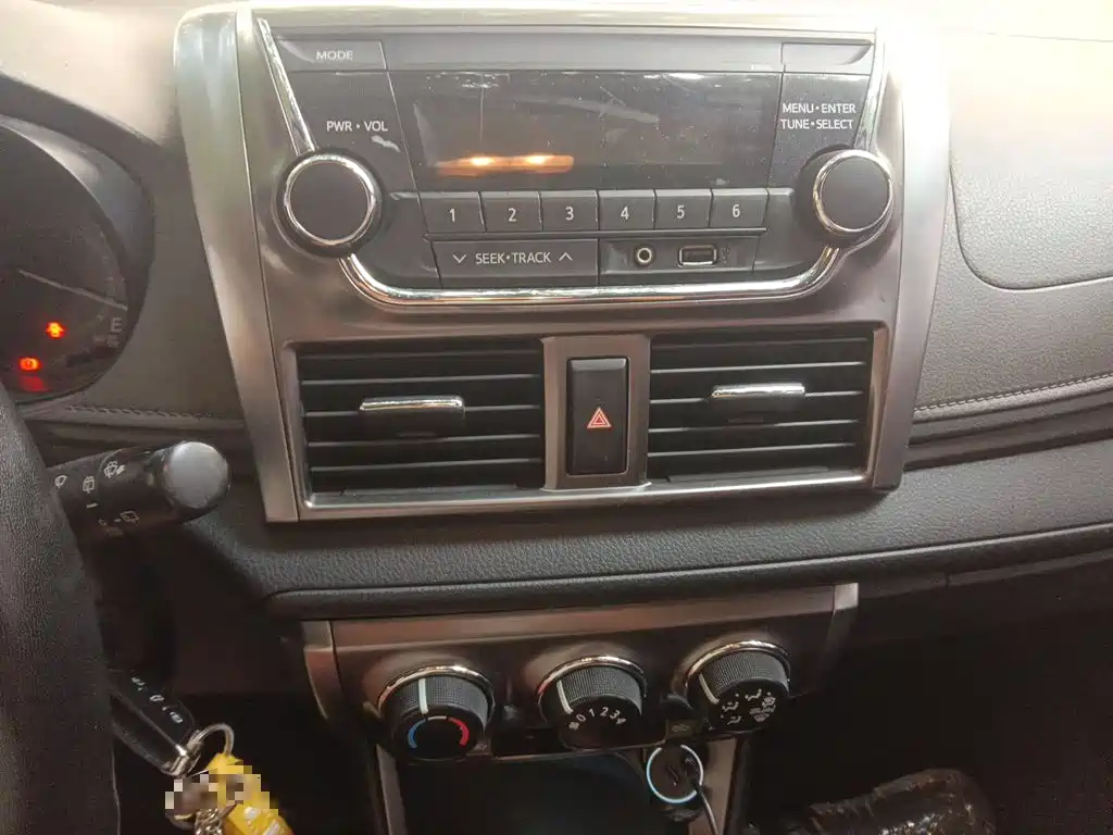Toyota Yaris L — миниатюра 9