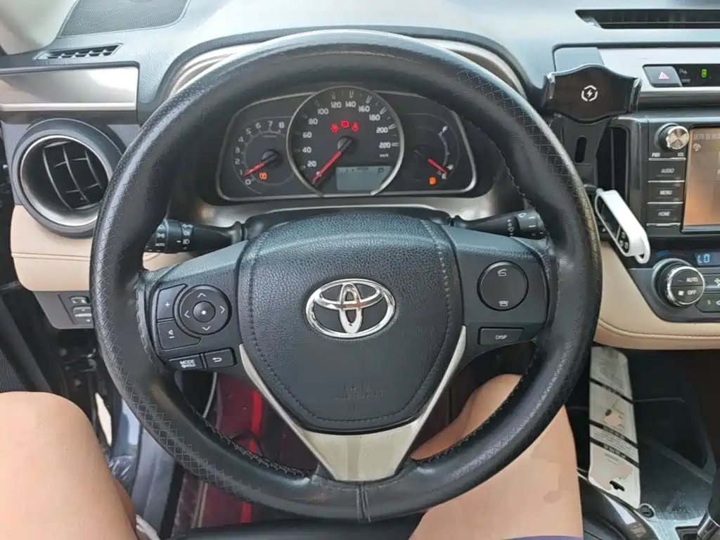 Toyota RAV4 — миниатюра 11