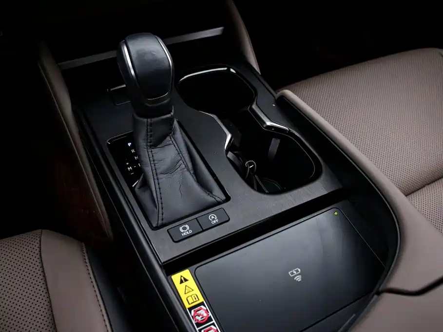 Lexus ES — миниатюра 11