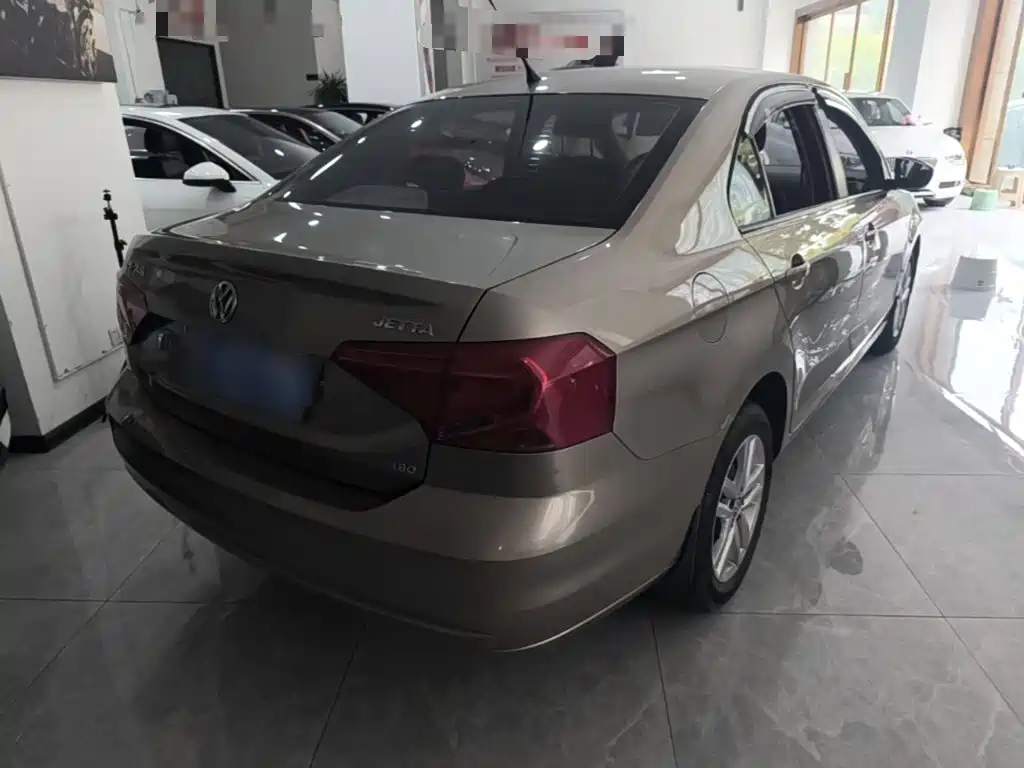 Volkswagen Jetta — миниатюра 7