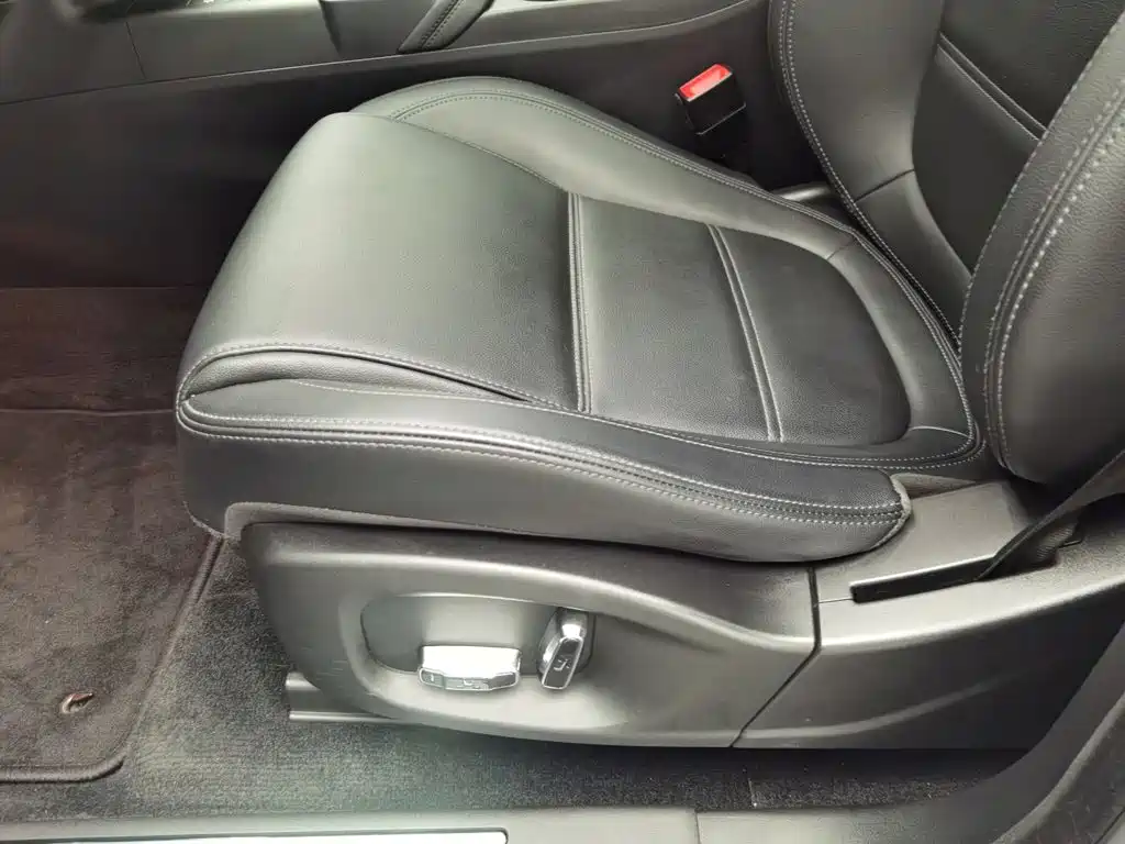 Jaguar E-PACE — миниатюра 20