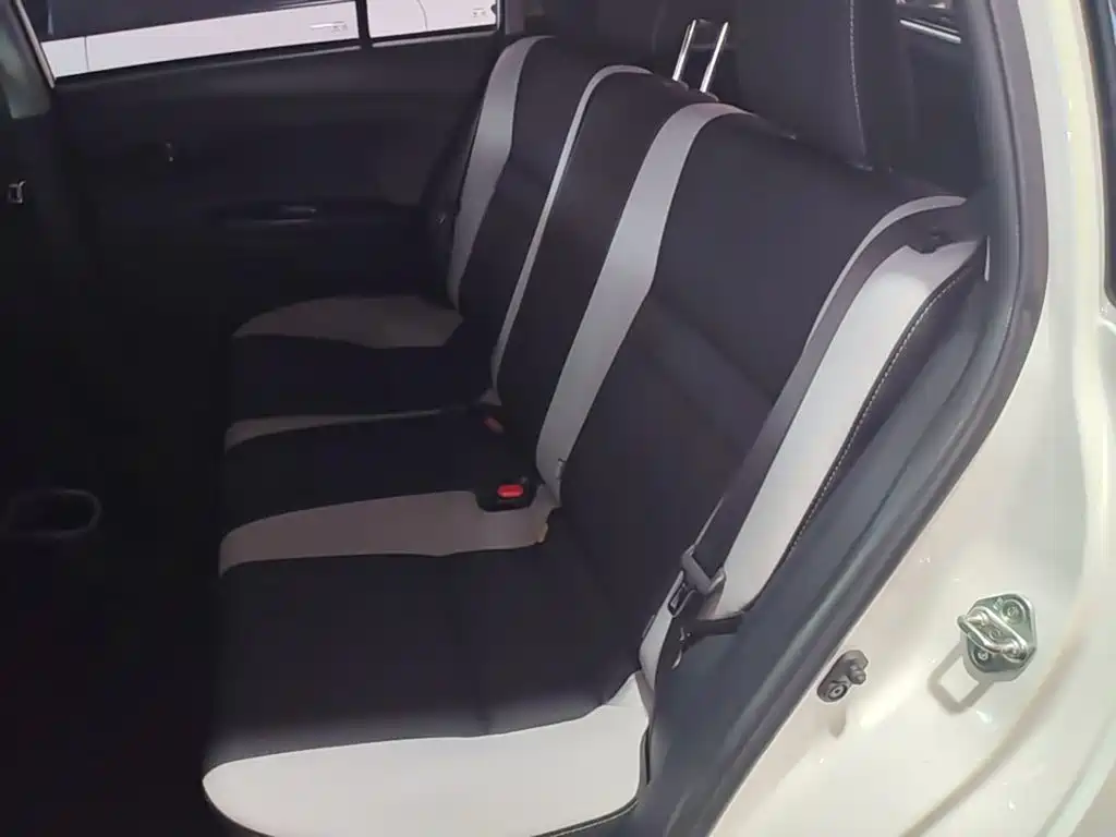 Toyota Yaris L — миниатюра 17