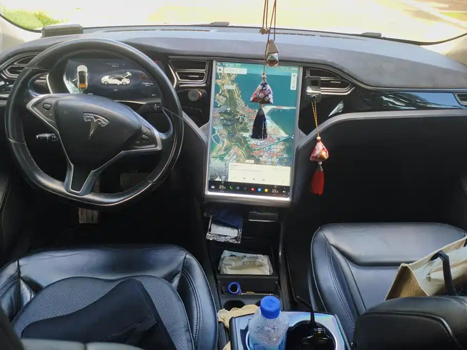 Tesla Model S — миниатюра 12
