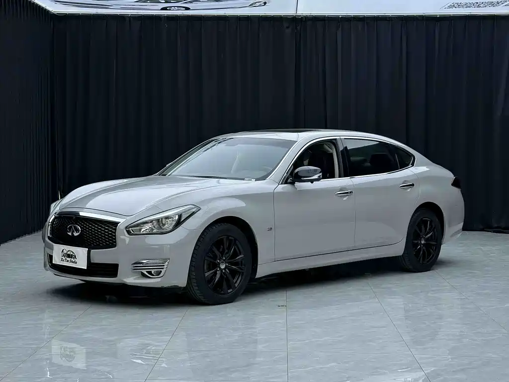 Купить Infiniti Q70