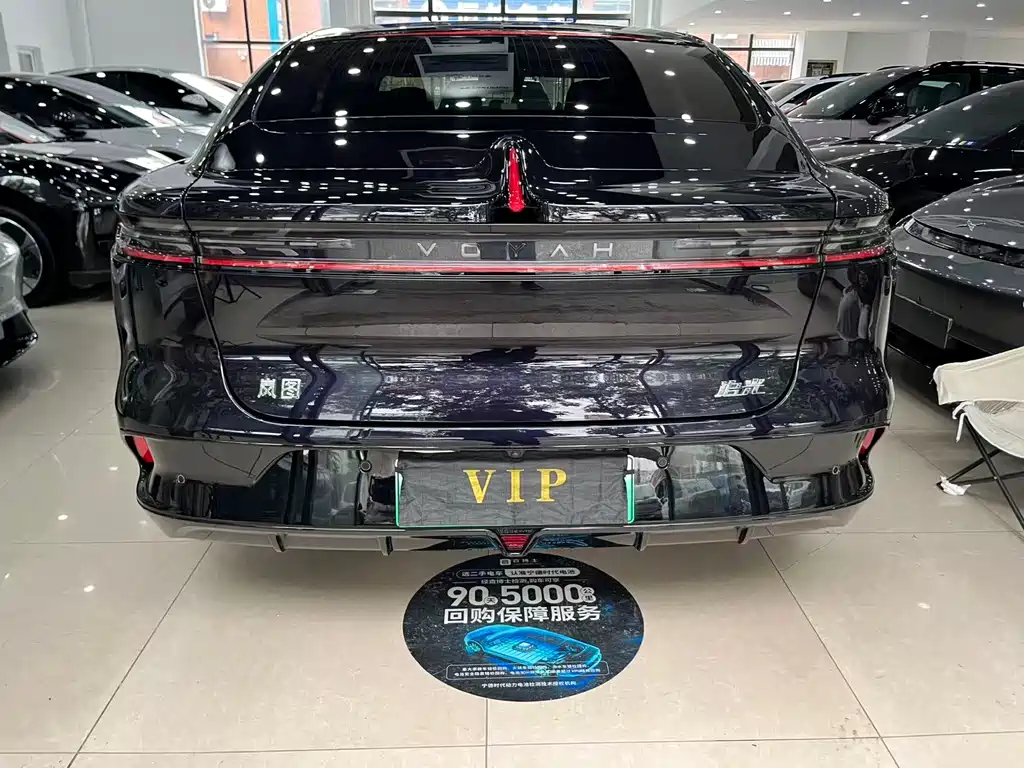 VOYAH LANTU CHASING LIGHT