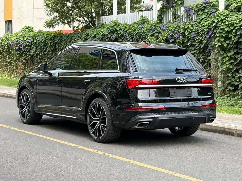 Audi Q7 2025 55 TFSI quattro S line Luxury