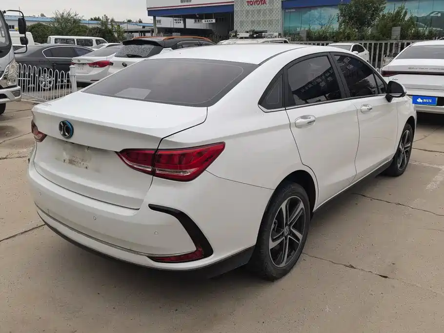 BAIC EU5 — миниатюра 3