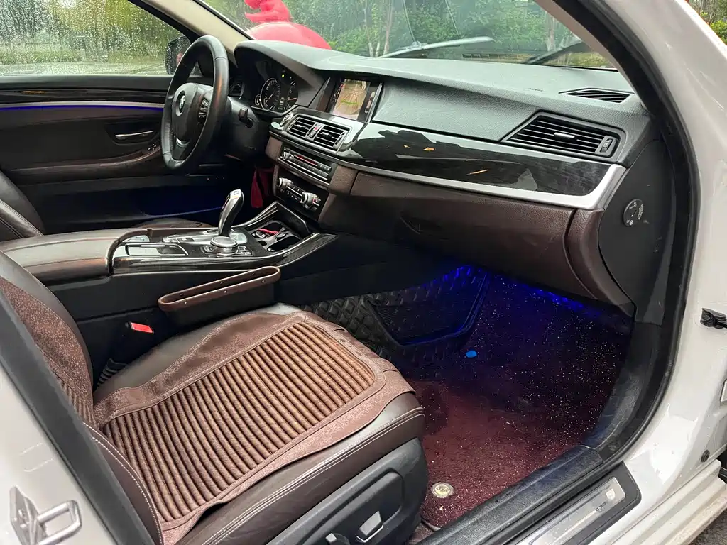 BMW 5 Series — миниатюра 9
