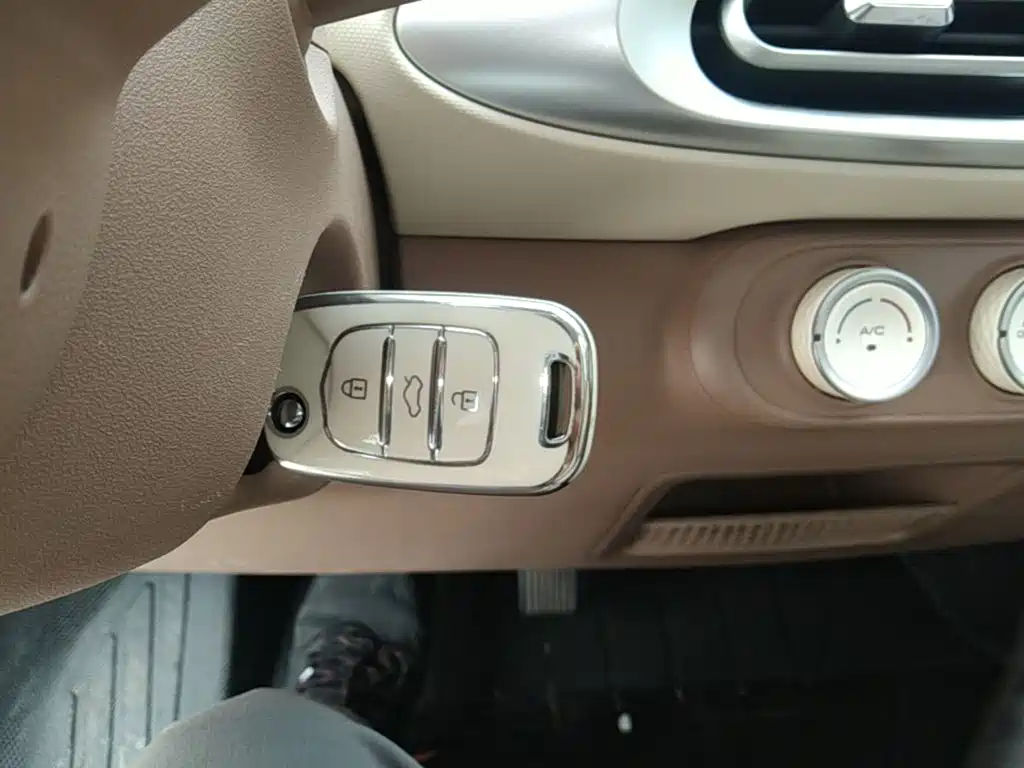 Wuling MINIEV — миниатюра 9