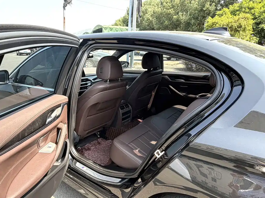 BMW 5 Series — миниатюра 6