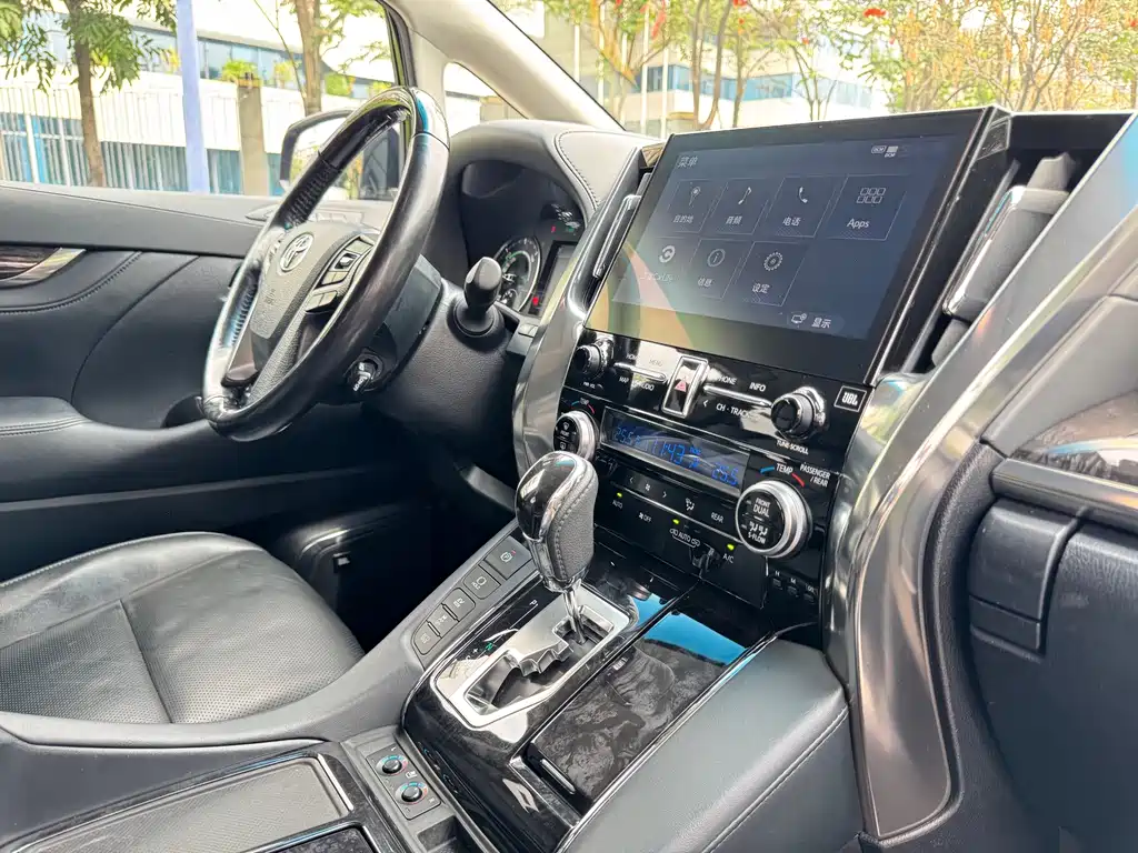 Toyota Vellfire — миниатюра 13