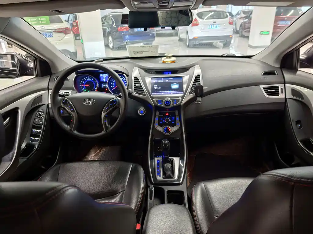 Hyundai Elantra 2016 1.6L AT Luxury
