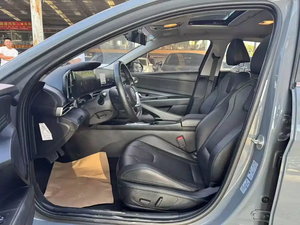 Hyundai Elantra — миниатюра 4