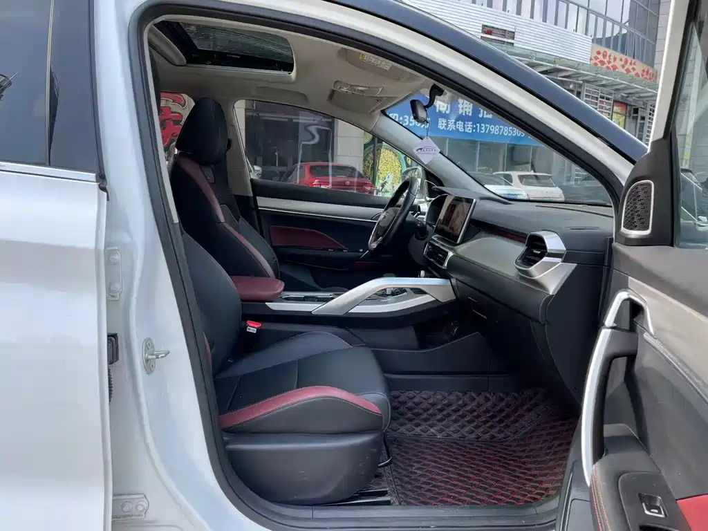 Geely Binyue — миниатюра 11