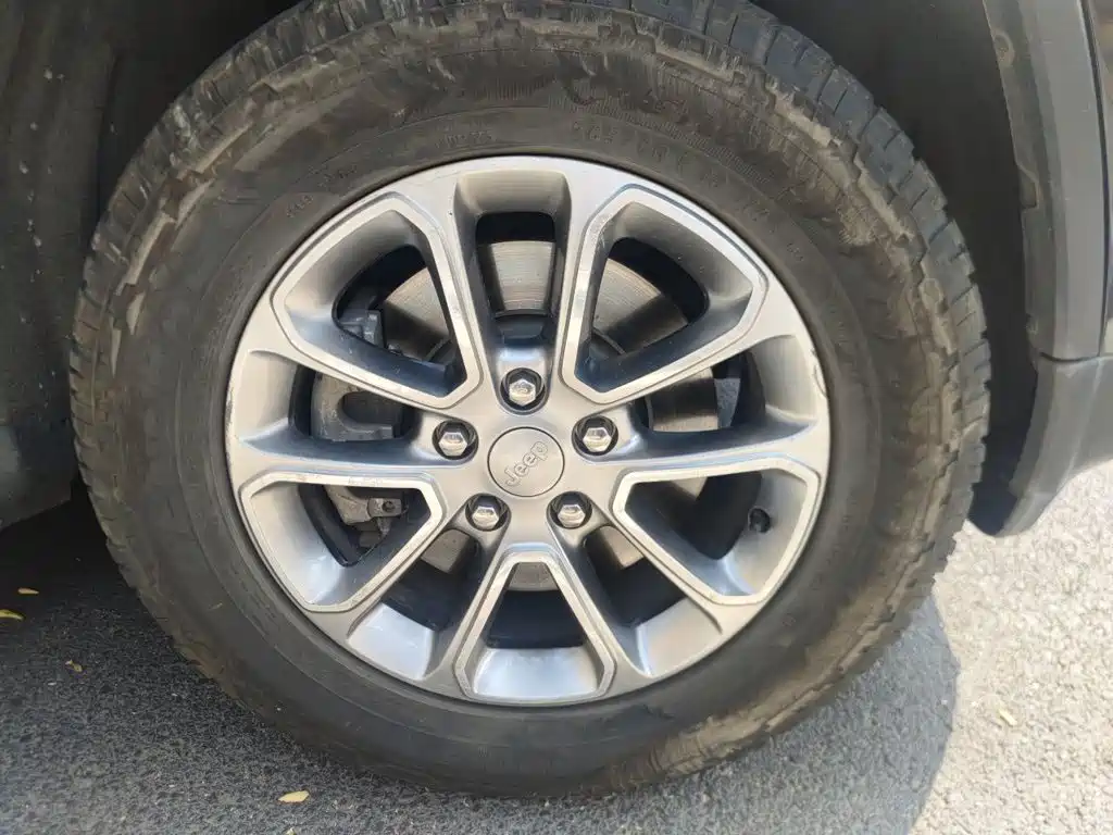 Jeep Grand Cherokee (Import) — миниатюра 8