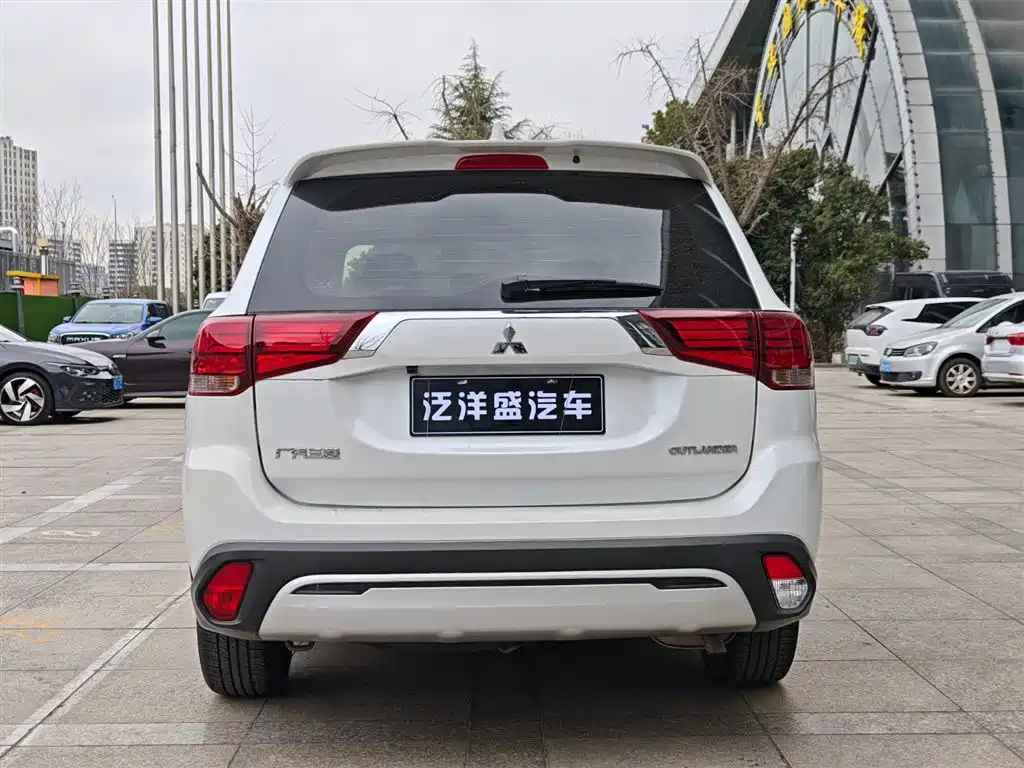 MITSUBISHI OUTLANDER