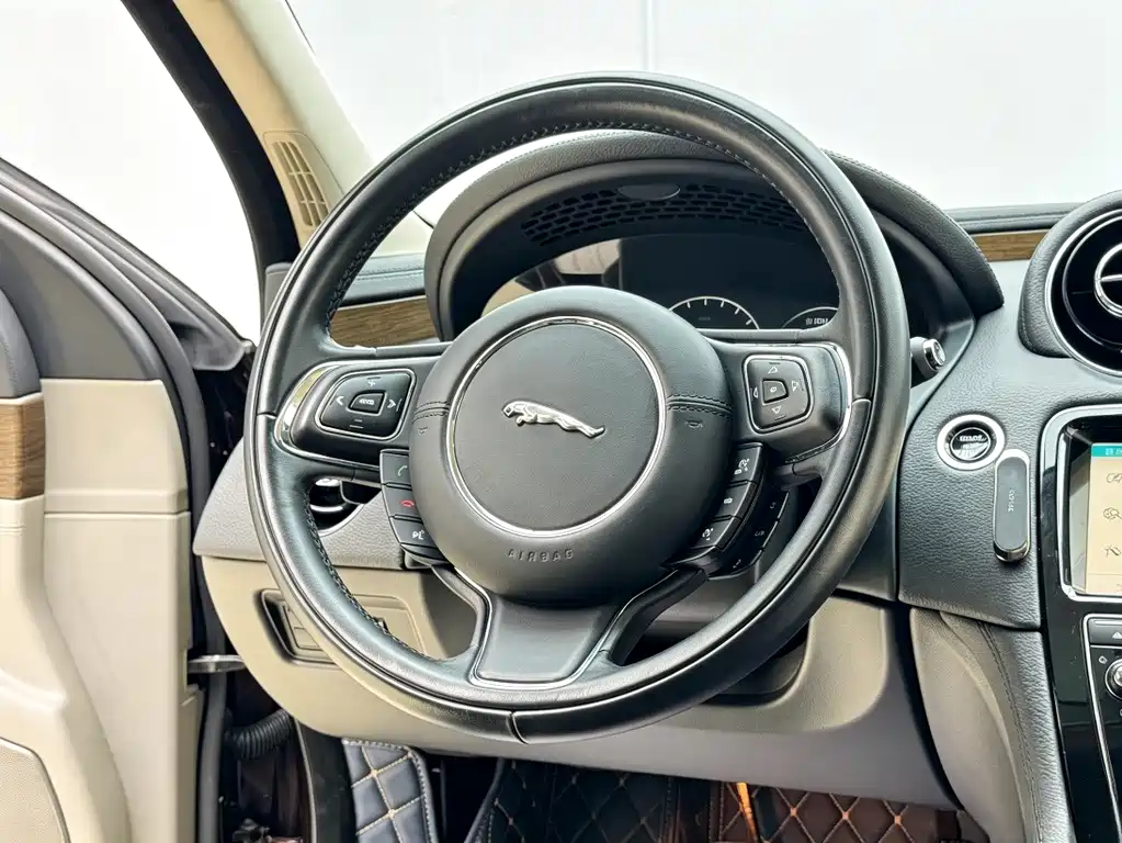 Jaguar XJ — миниатюра 7