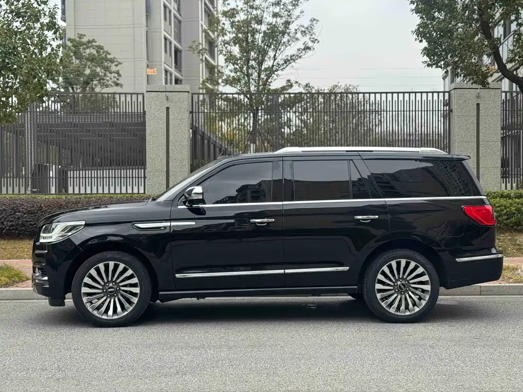 LINCOLN NAVIGATOR