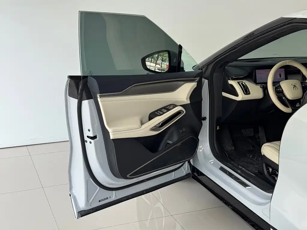 BYD L EV — миниатюра 14