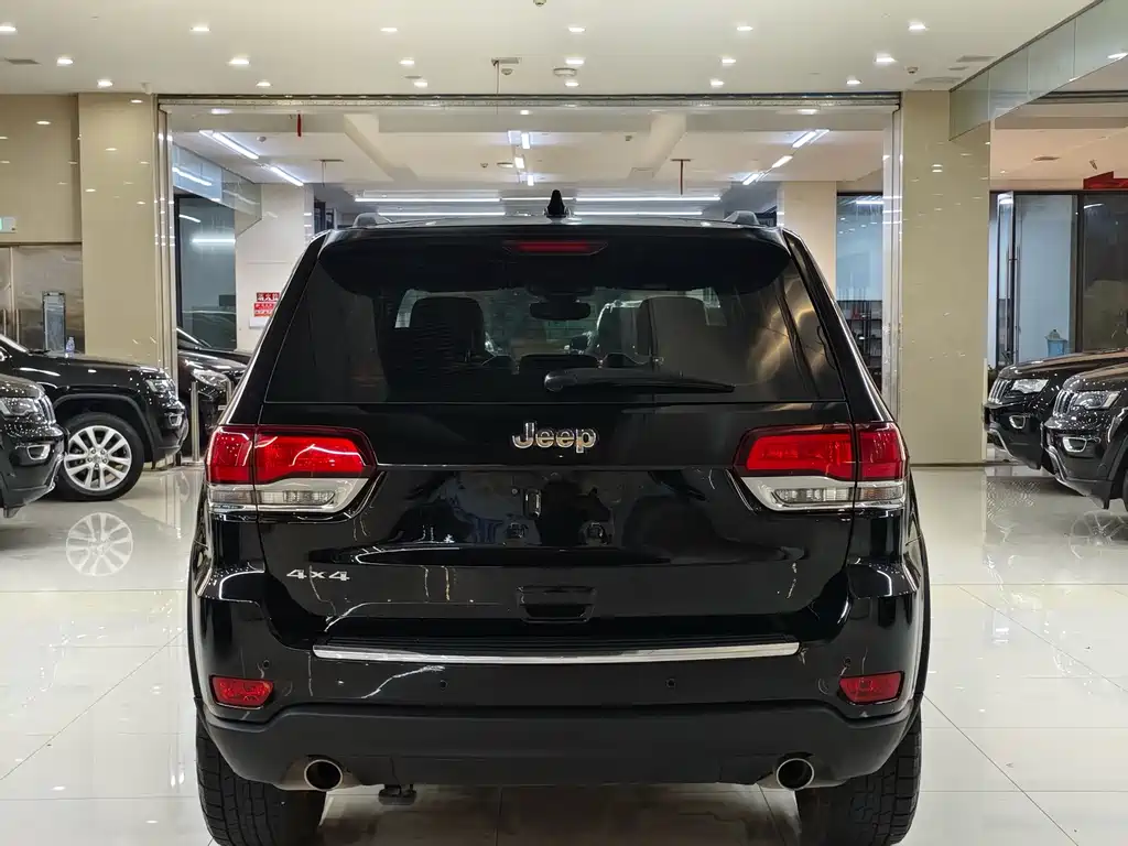 Jeep Grand Cherokee (Import) — миниатюра 16