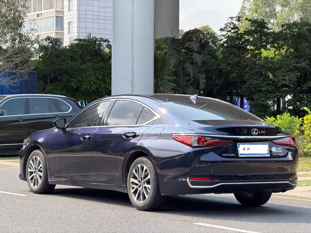 Lexus ES 2023 200