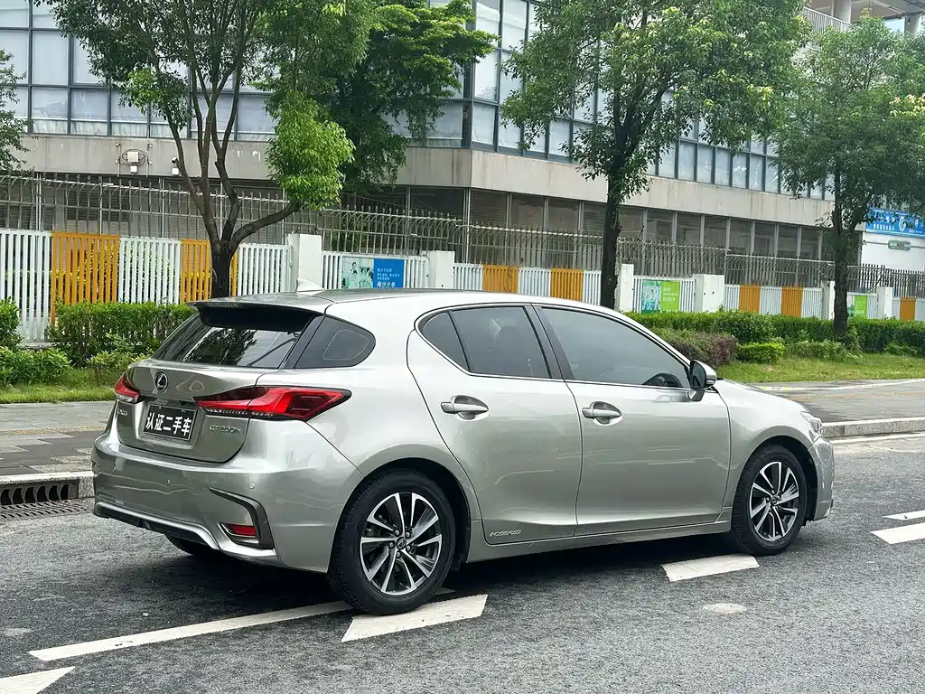Lexus CT — миниатюра 5