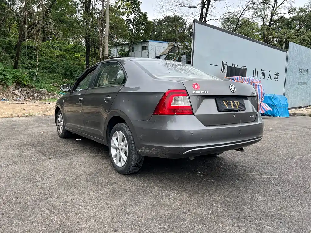 Skoda Rapid — миниатюра 8