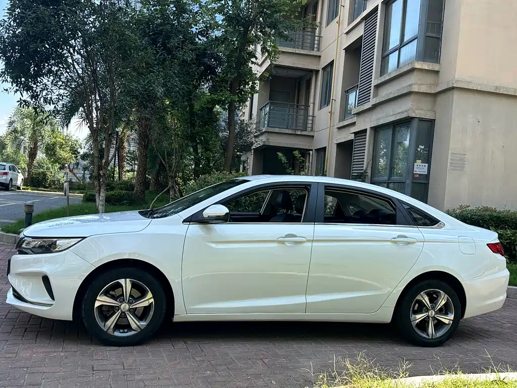 Geely Emgrand GL — миниатюра 7