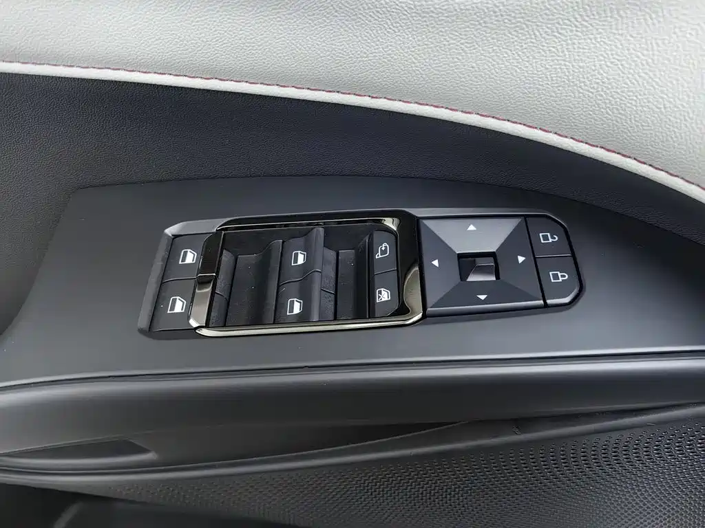 Ford Mondeo — миниатюра 9