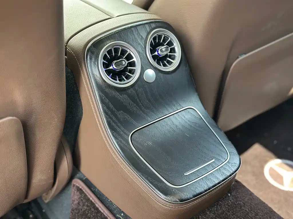 Mercedes-Benz E-Class — миниатюра 11