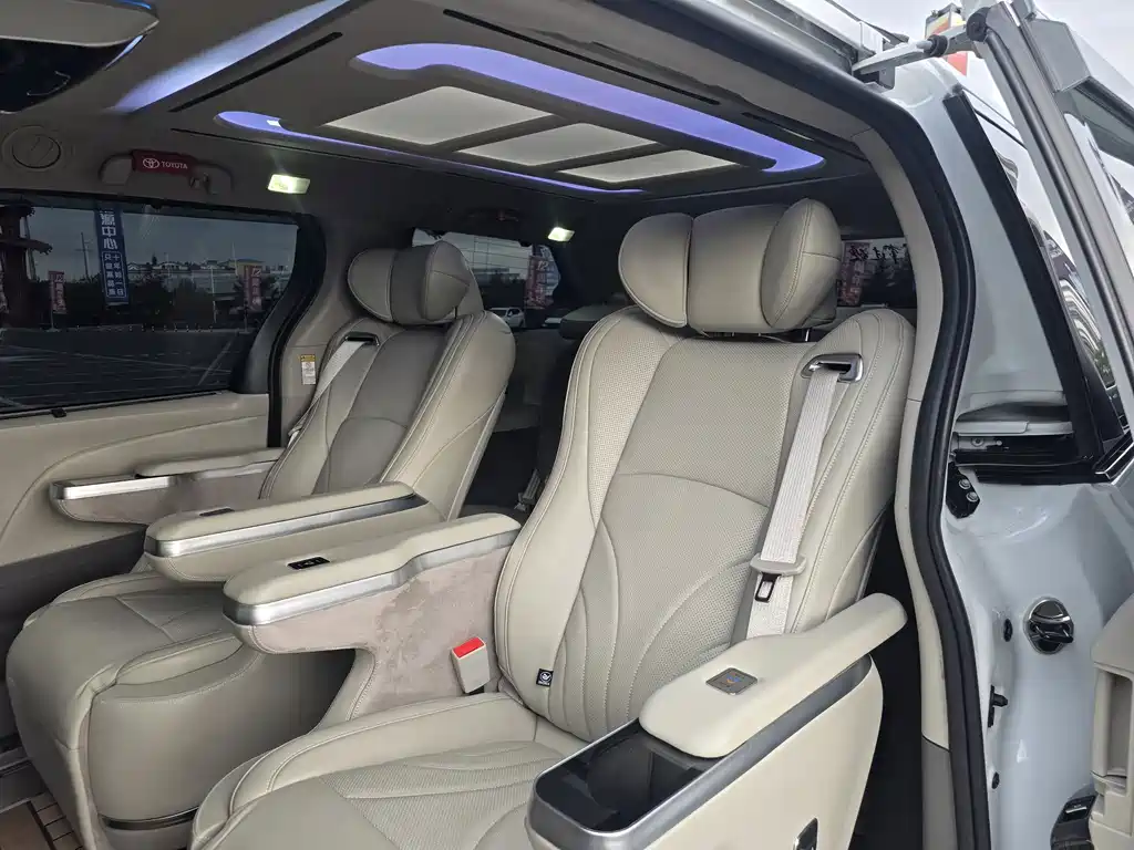Toyota Sienna — миниатюра 15