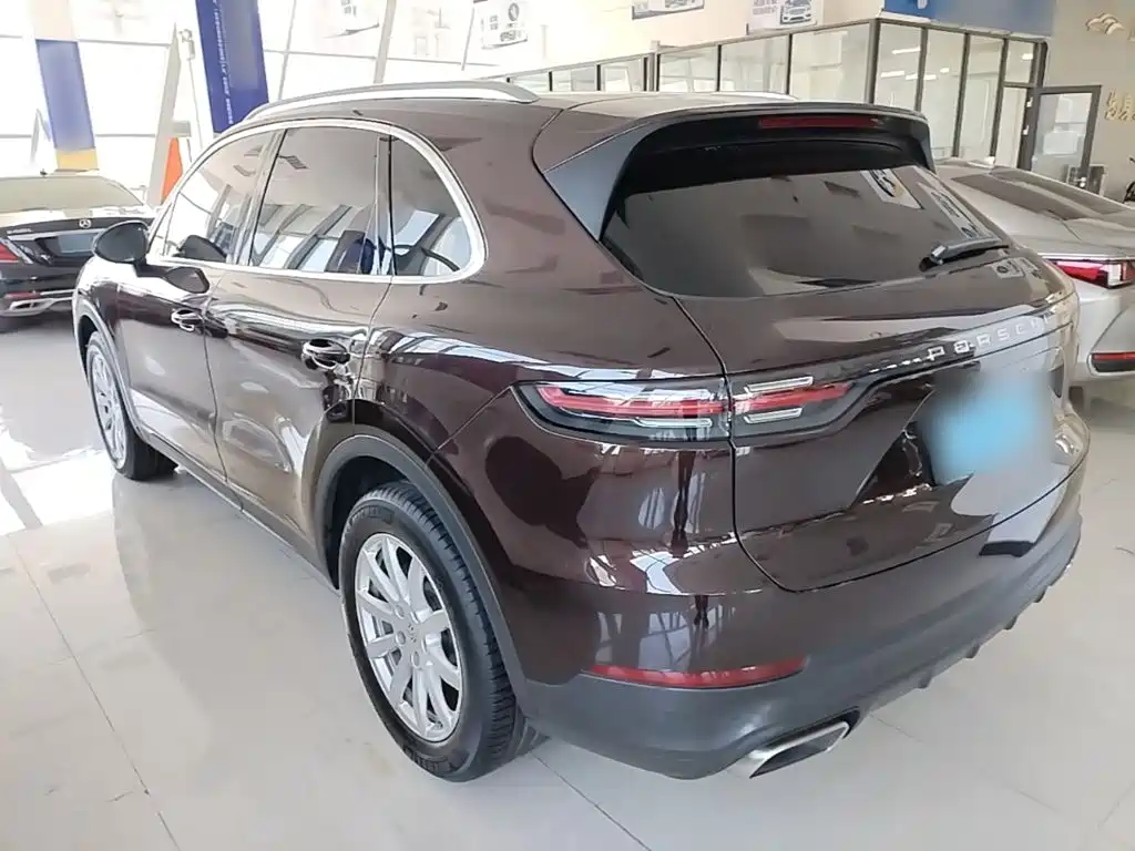 Porsche Cayenne — миниатюра 5