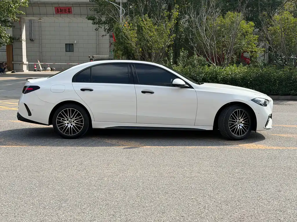 Mercedes-Benz C-Class — миниатюра 4