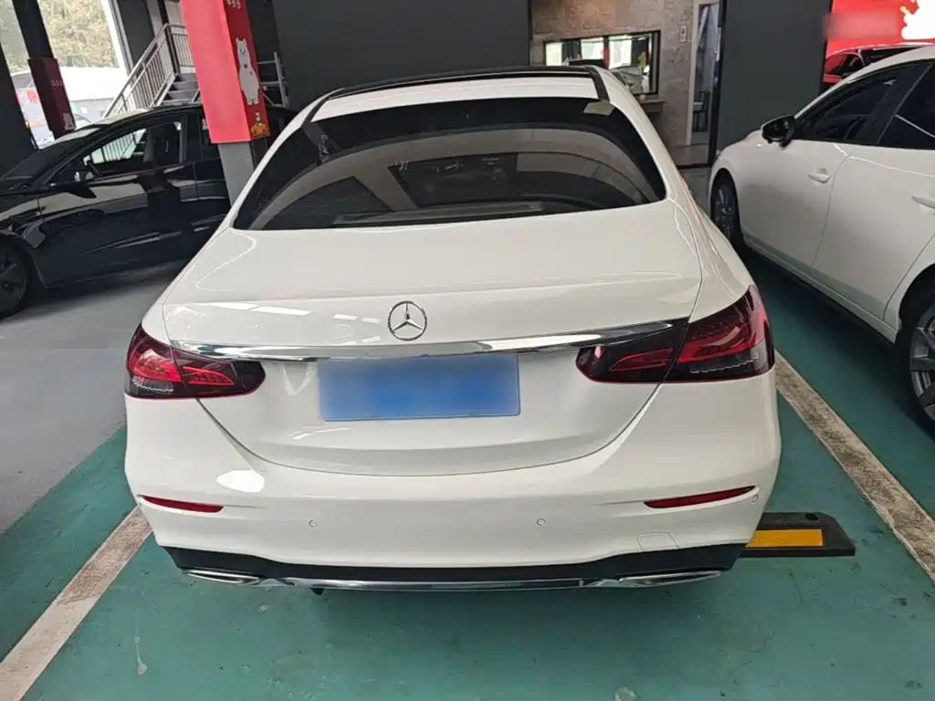 Mercedes-Benz E-Class — миниатюра 6
