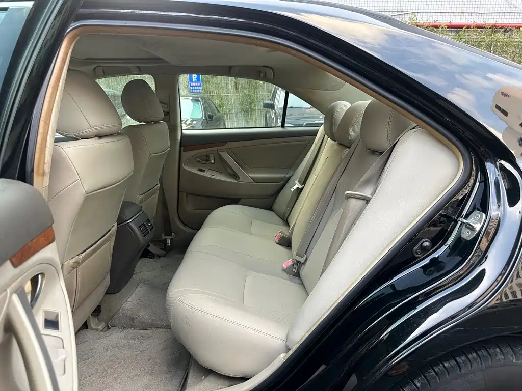 Toyota Camry — миниатюра 12