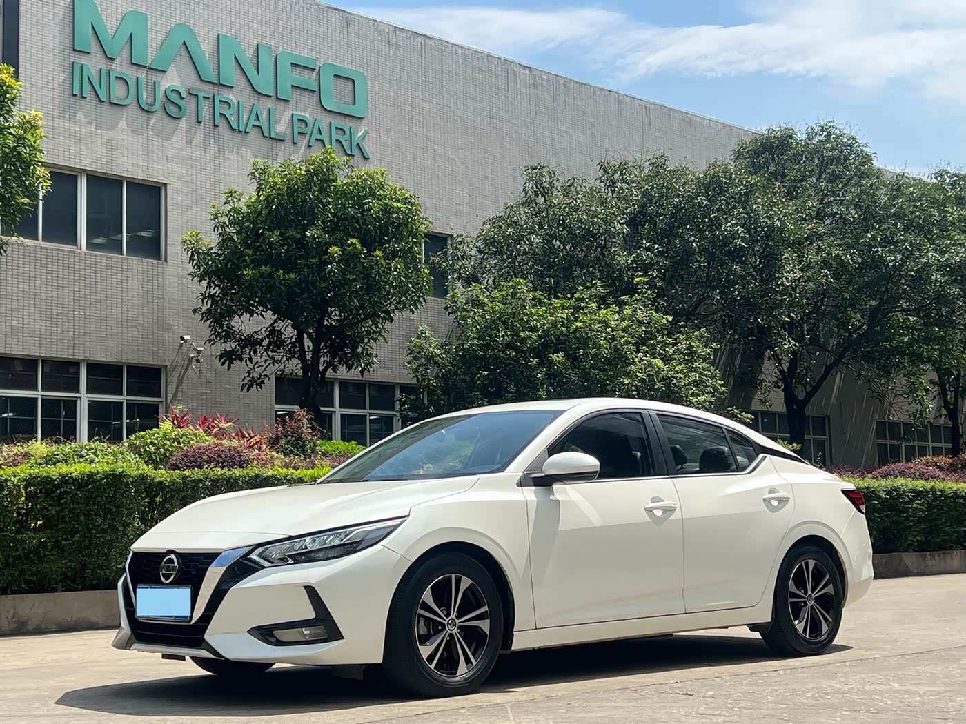 Nissan Sylphy 1.6 л 2021 г. Белый, пробег 50000 км