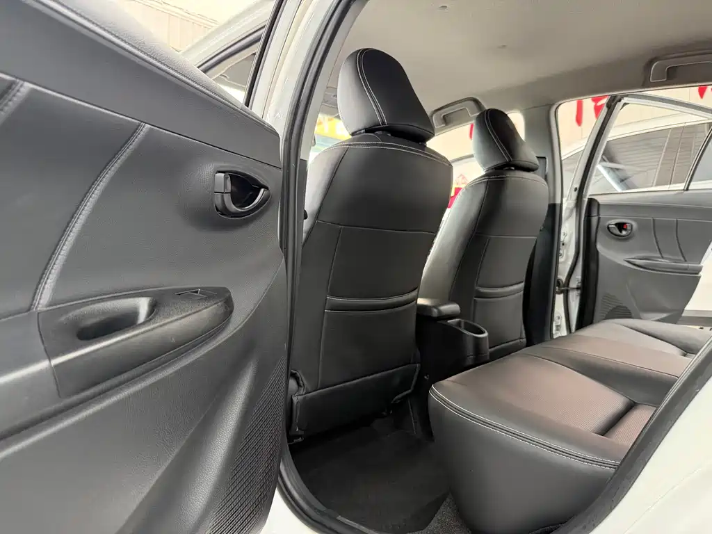 Toyota Yaris L — миниатюра 9