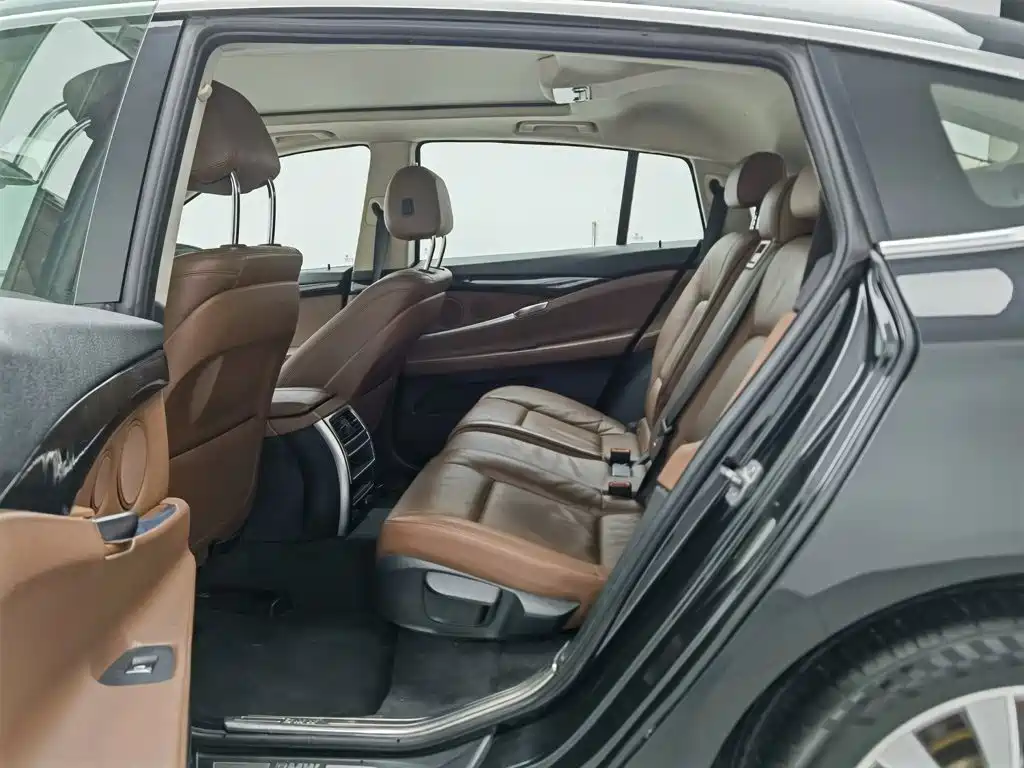 BMW 5 Series GT — миниатюра 15