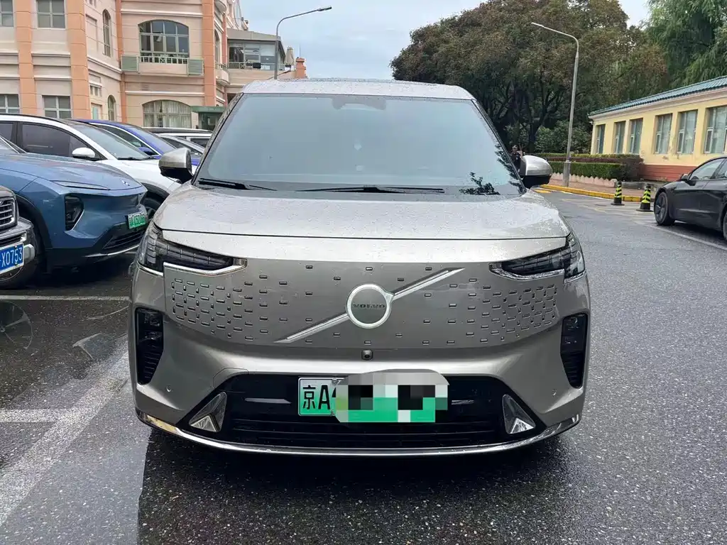 Volvo EM90 — миниатюра 3