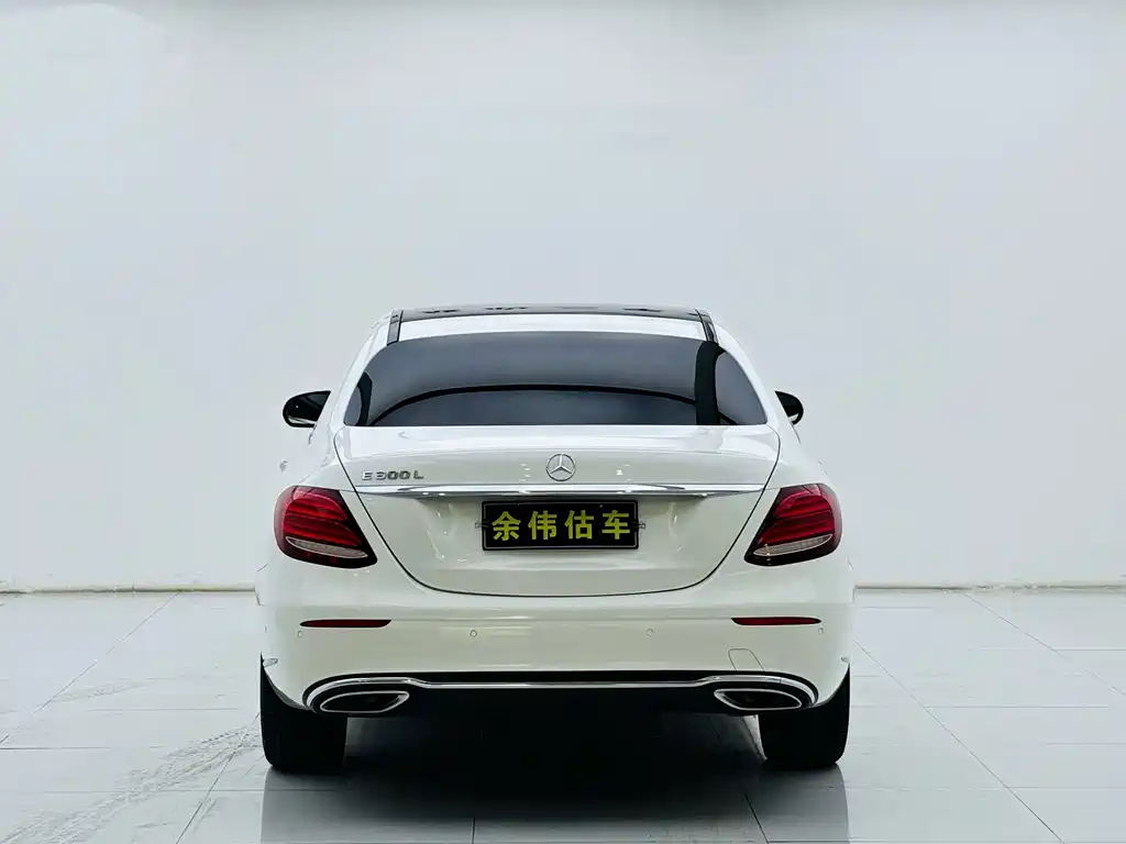 Mercedes-Benz E-Class — миниатюра 6