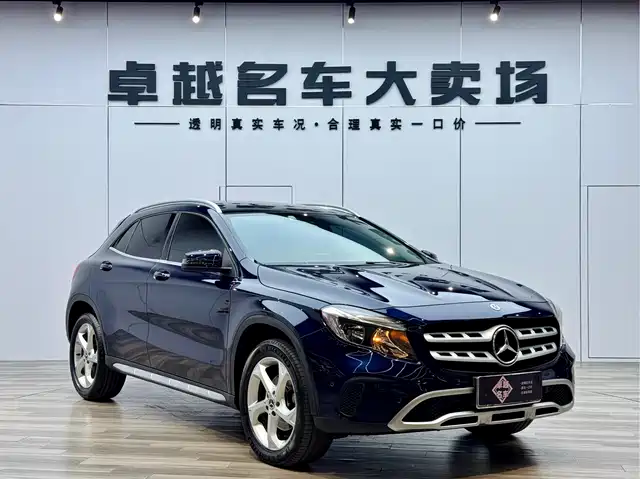 MERCEDES-BENZ GLA