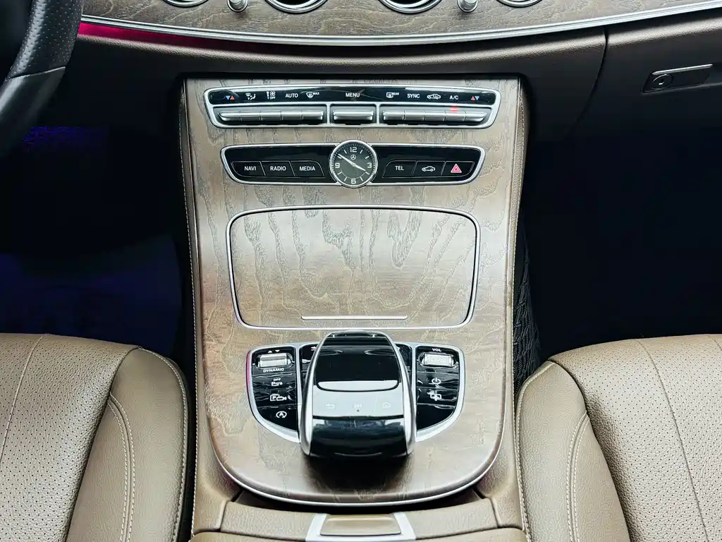 Mercedes-Benz E-Class — миниатюра 10