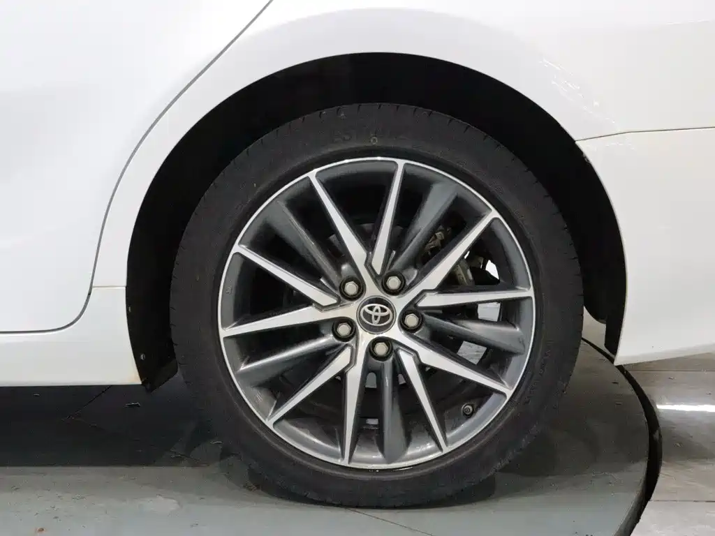 Toyota Camry — миниатюра 21